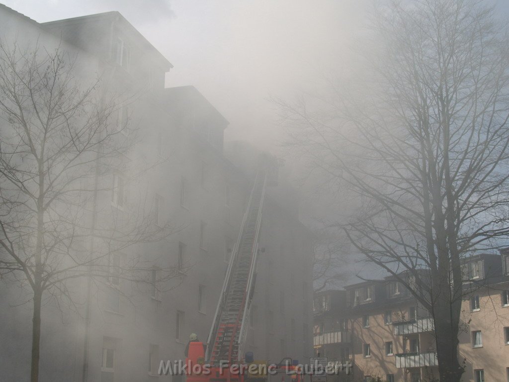 Dachgeschossbrand Koeln Muelheim Duennwalderstr  056.JPG